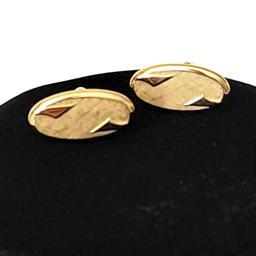VINTAGE SWANK gold cufflinks